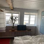 펜션 Timberframe House Near Harbour